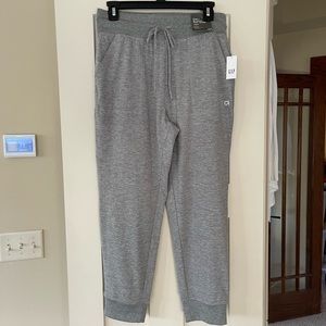 GAP Fit Brushed Tech Jersey Ankle Jogger in light heather gray